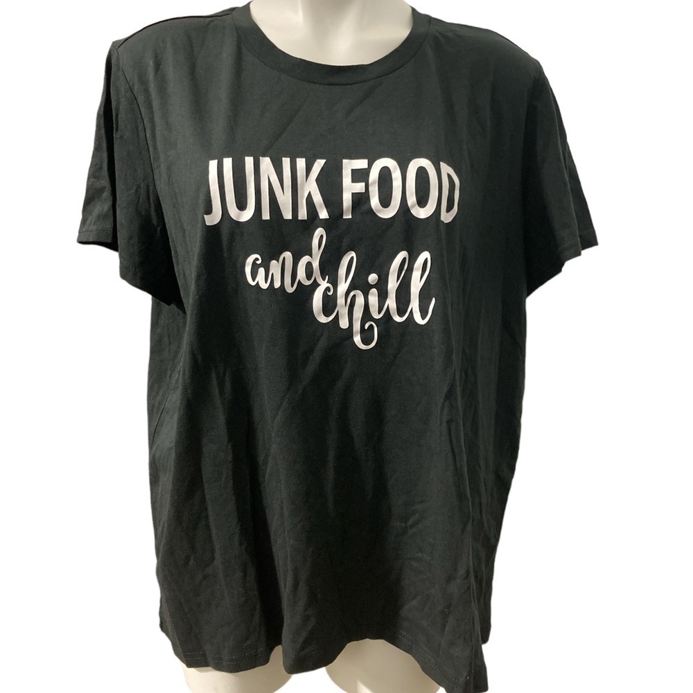 𝅺JUNK Food and Chill Women’s 2X Plus Black & White Tshirt